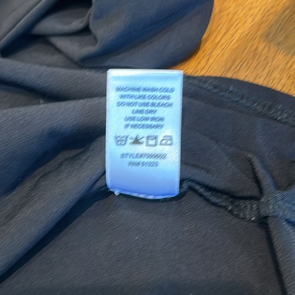 Like new Large black poly spandex blend long sleeve blouse by CeCe - Picture 6 of 6